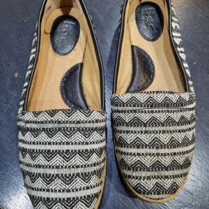 BOC cloth slipon Shoes 8 grey stripe Born